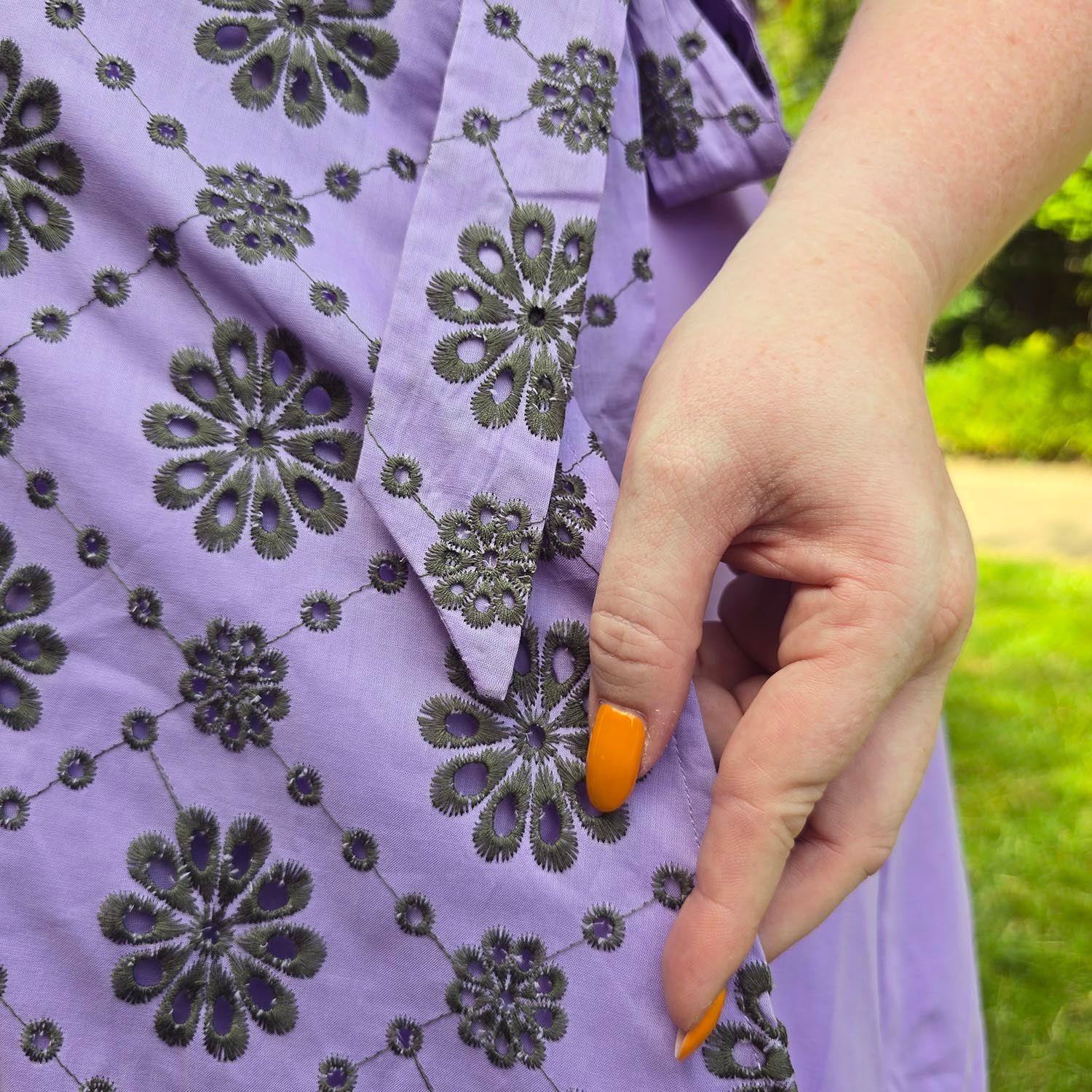 Broderie Anglaise omlottklänning - Cassis de Violet