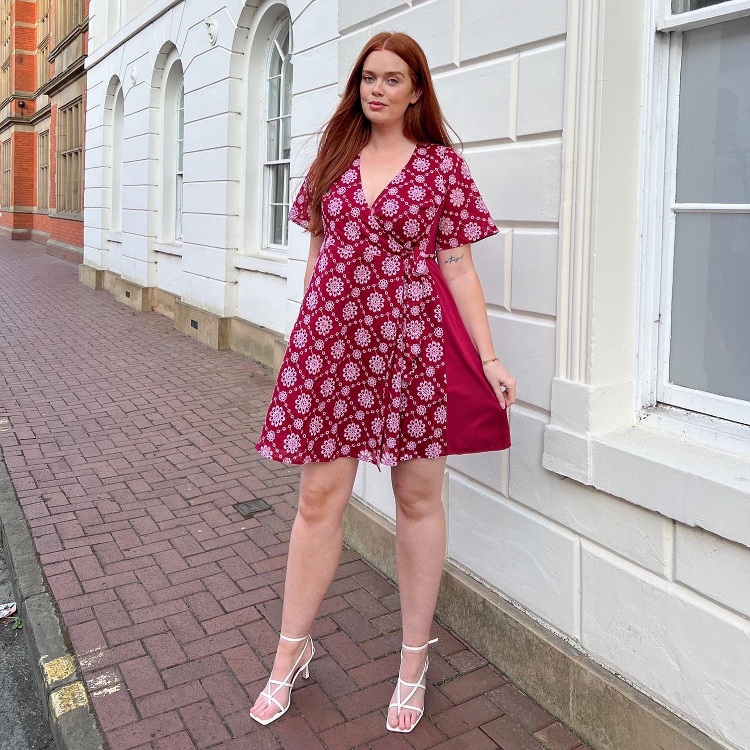 Abito a portafoglio in broderie anglaise - Rosso sangue