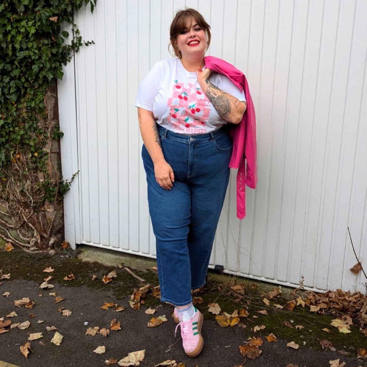 Organic Mom Jeans Atlantic Short A (32) - Main Image