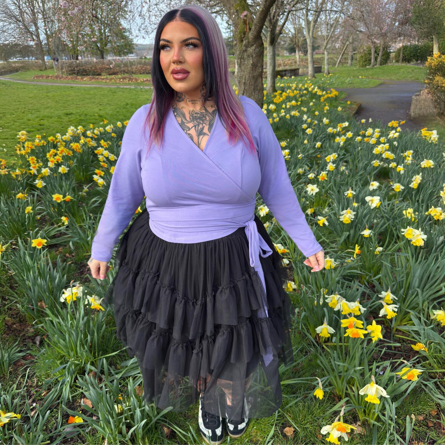 Top i ekologisk bomull med omlottdesign – Lavendelfält