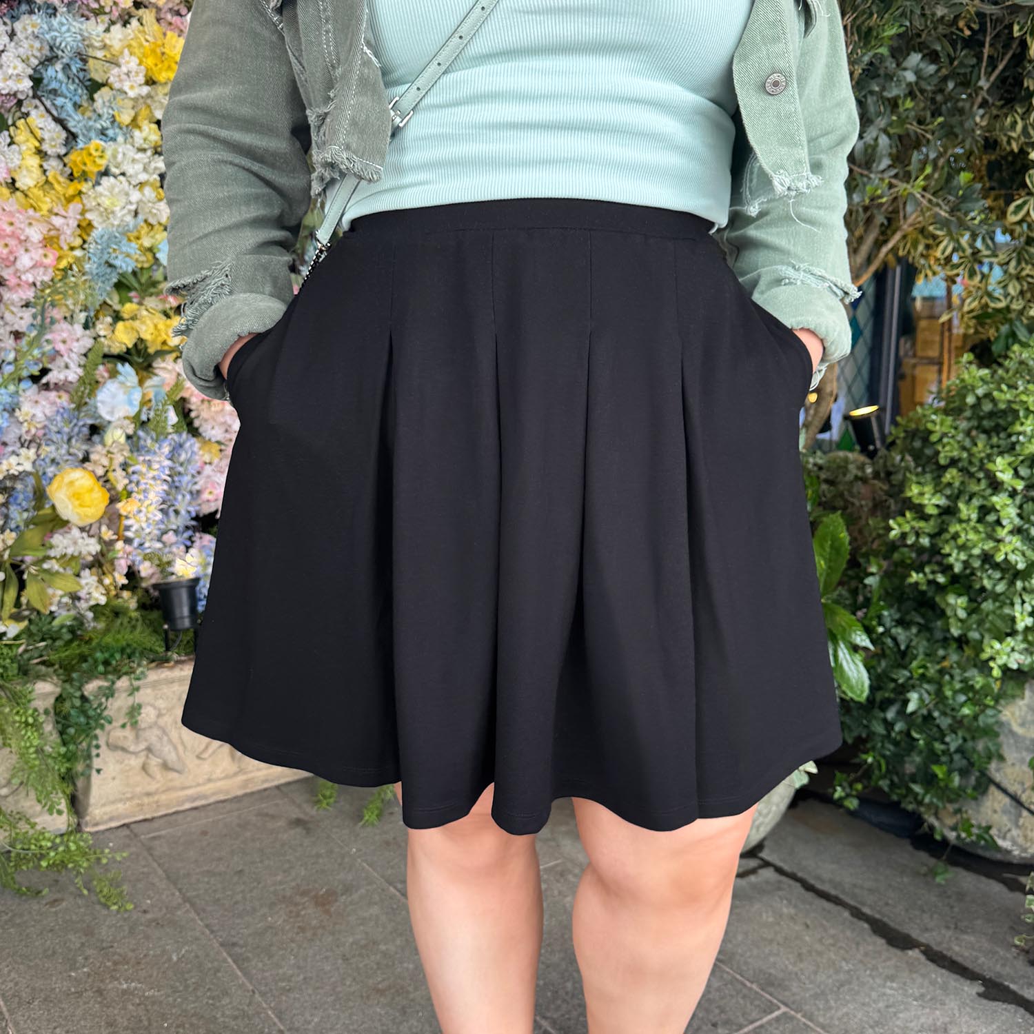 Petal plisseret nederdel - sort