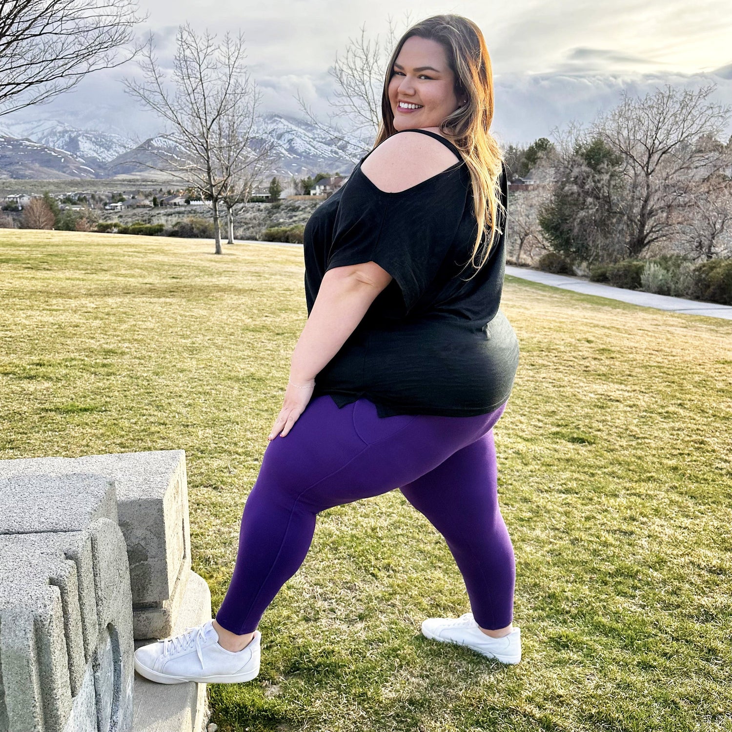 Debbie Off Shoulder Tee - Sort