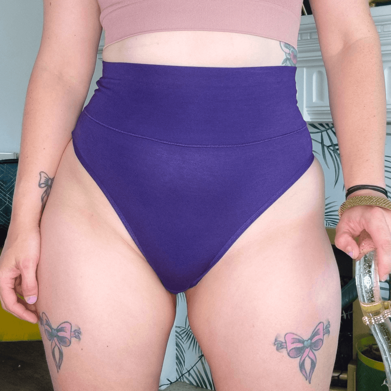 Frække knickers med høje ben i økologisk bomuld - Suffragette Purple