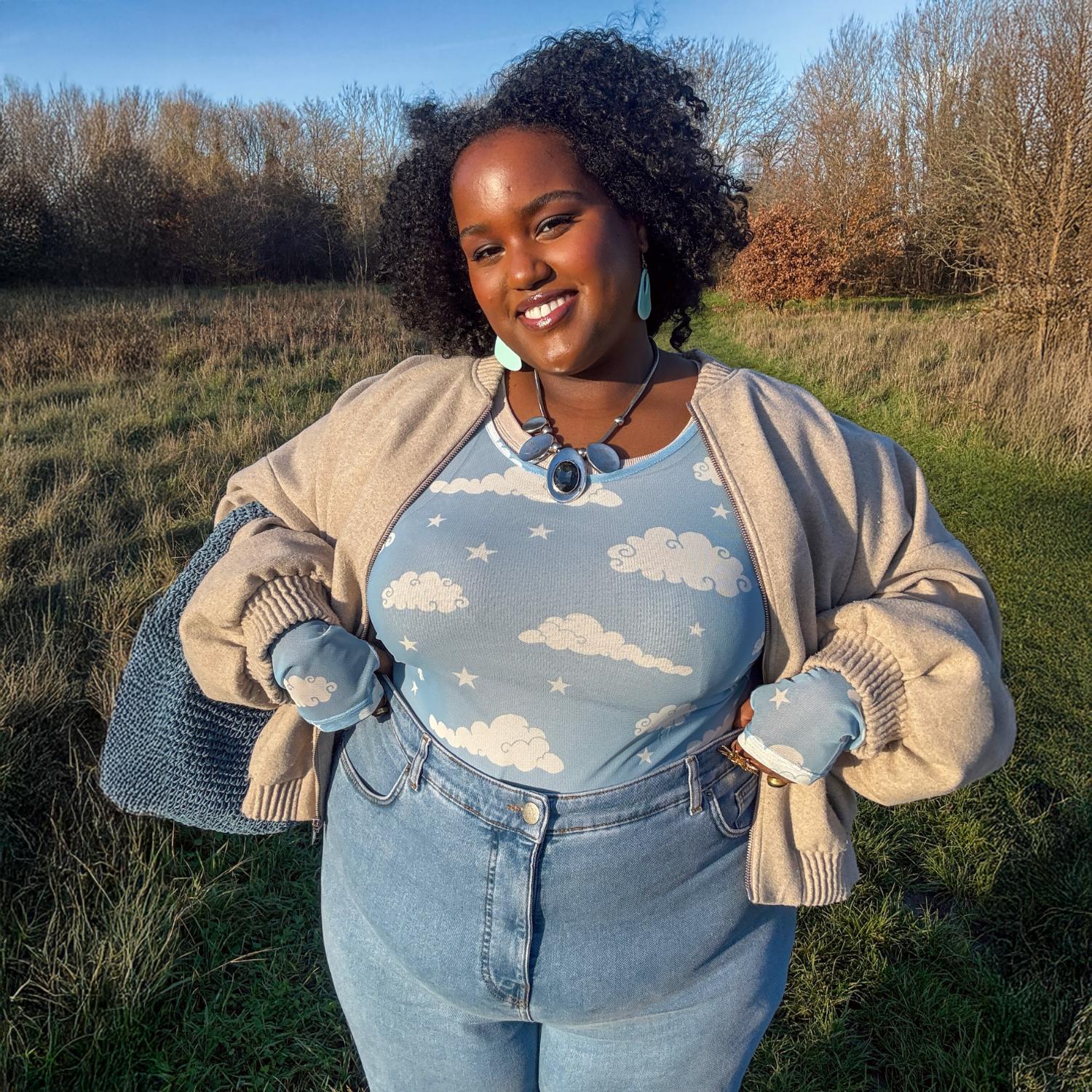 Top de malla con nubes