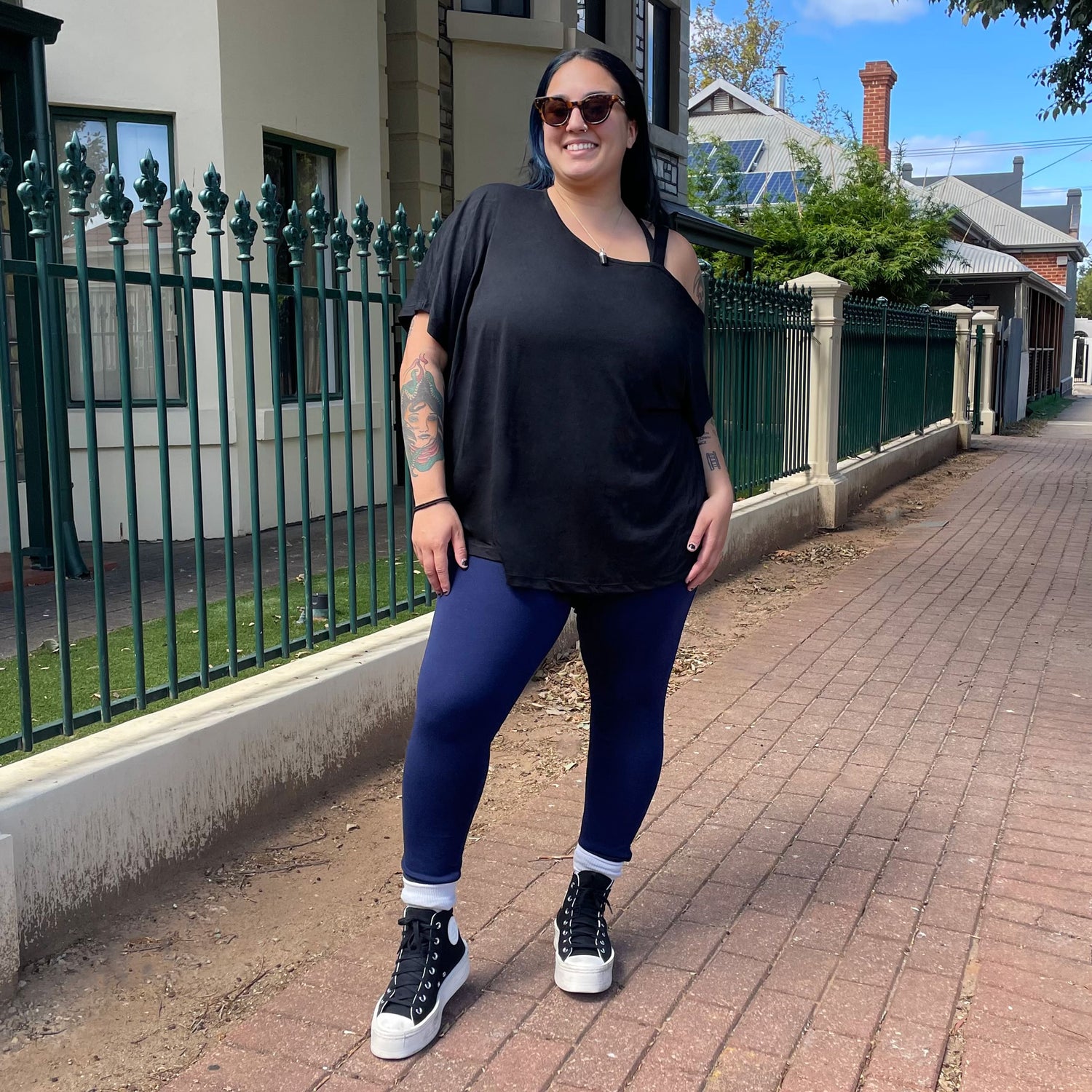 Debbie Off Shoulder Tee - Noir