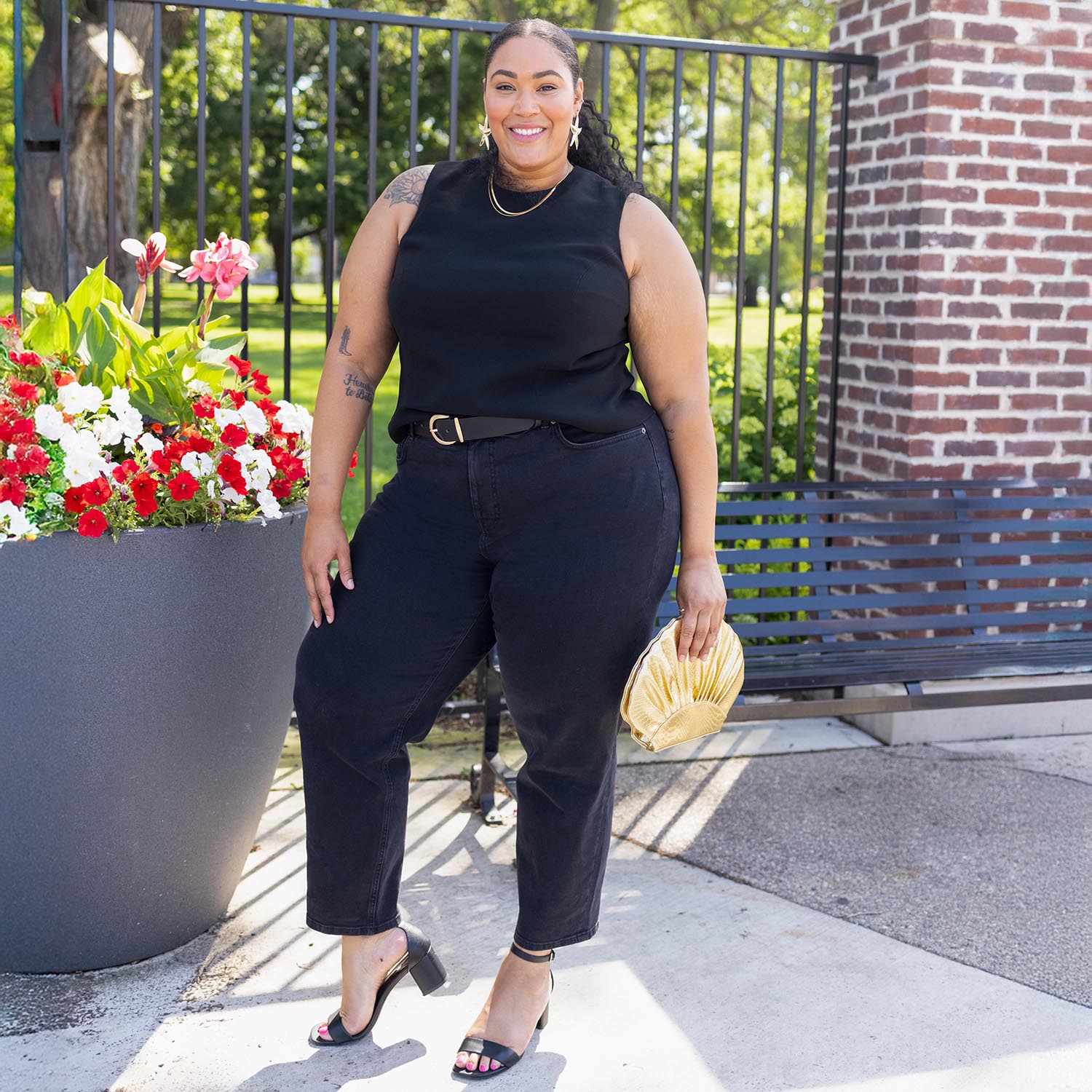 Larrissa, 5ft 11in / 181cm - Taille F1 Long