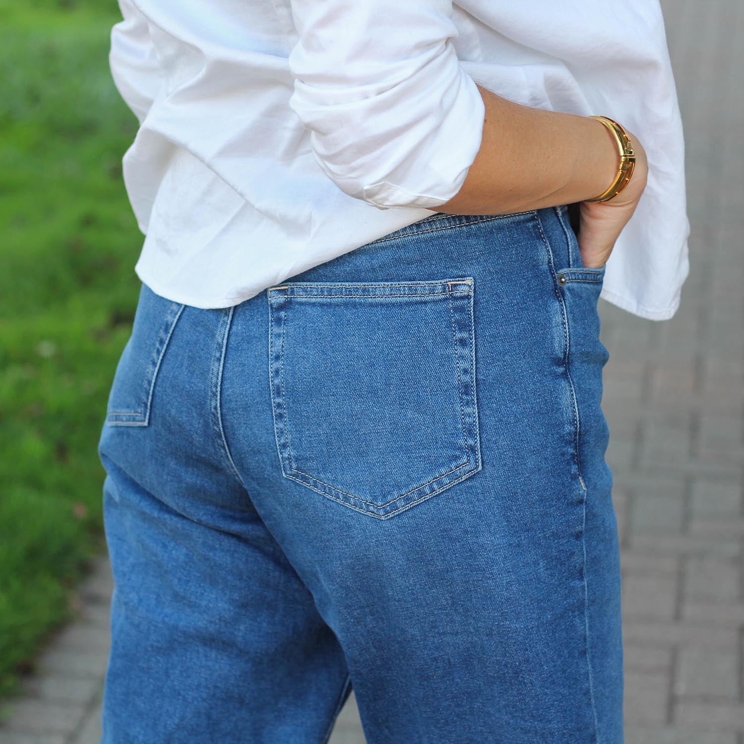 Shannon, 5ft 10in / 178cm - Taglia C2 Reg