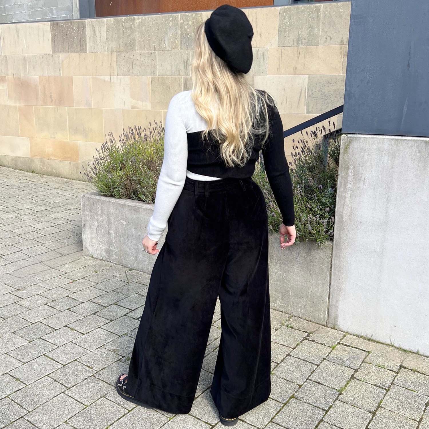 Getailleerde broek met wijde pijpen - Zwart