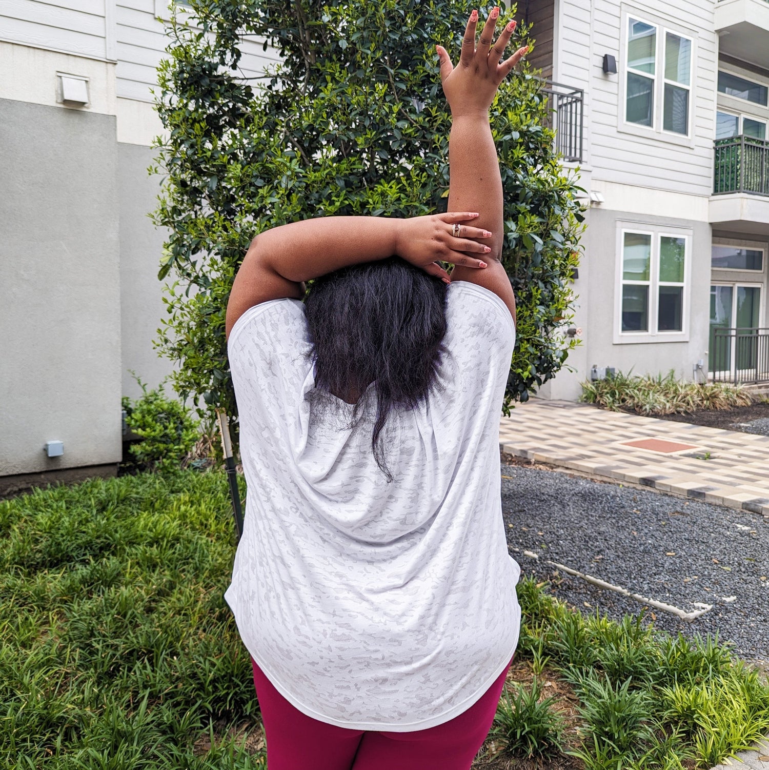 Koszulka z odkrytymi ramionami Debbie - biała