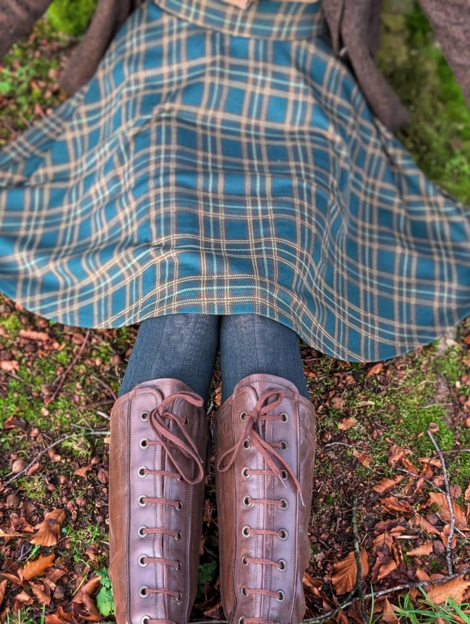 Spódnica w kratę z rozkloszowanym dołem – Glenfern