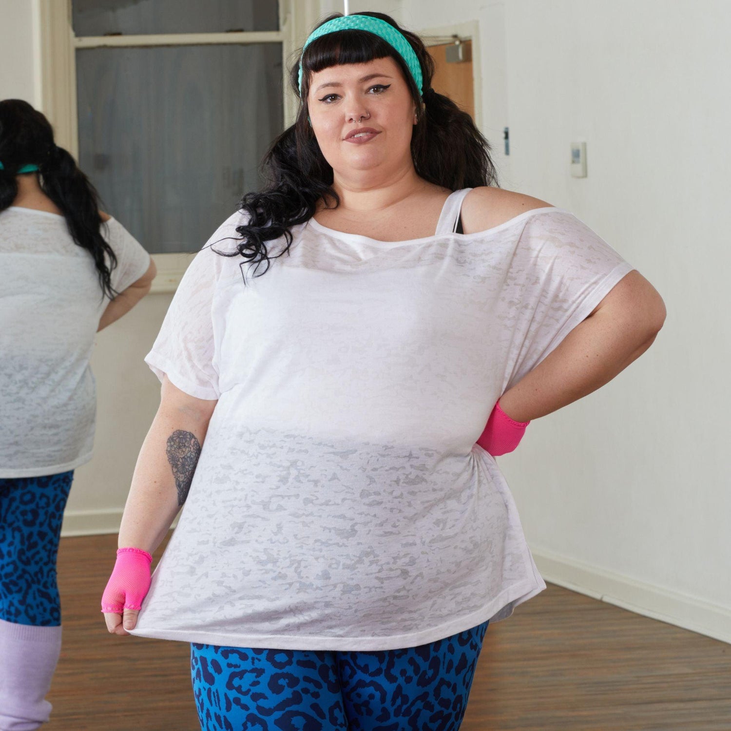 Koszulka z odkrytymi ramionami Debbie - biała