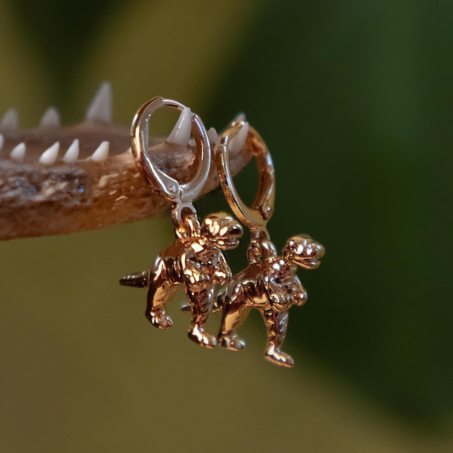 Brincos de argola de dinossauro - Ouro