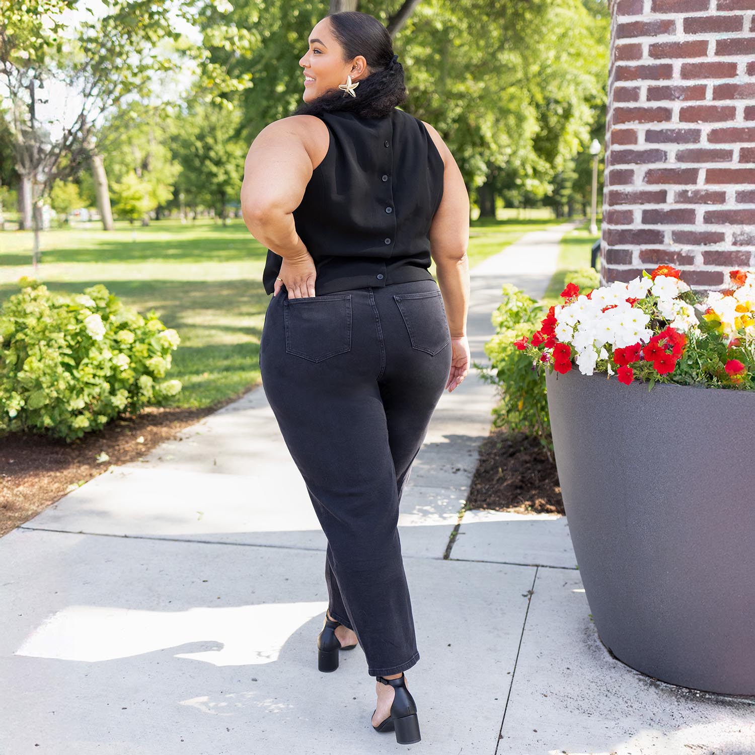 Larrissa, 5ft 11in / 181cm - Tamanho F1 Longo