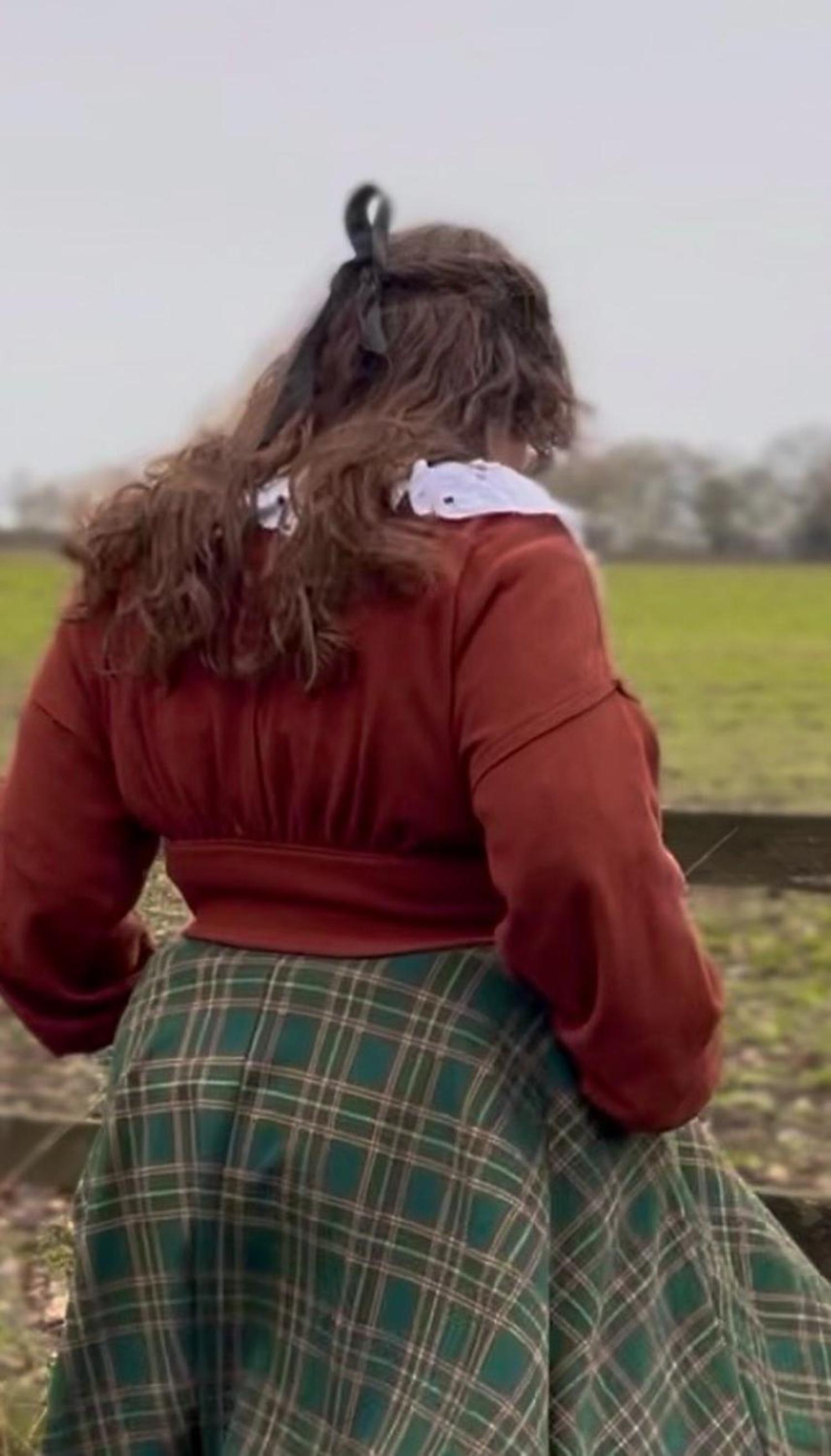 Rutig utsvängd kjol – Glenfern