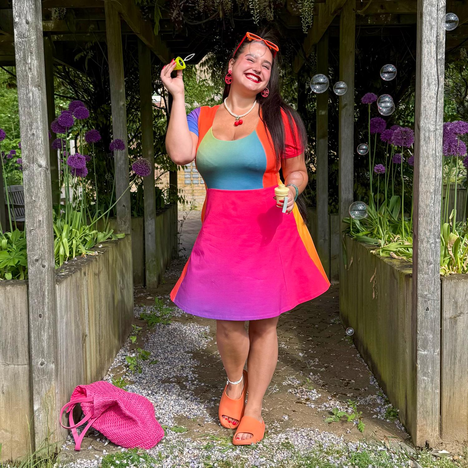 Vestido mini de corte en A Vanessa - Arcoíris