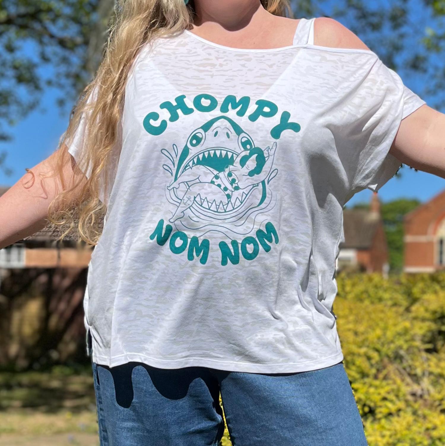 T-shirt à épaules dénudées Debbie - Imprimé requin Chompy