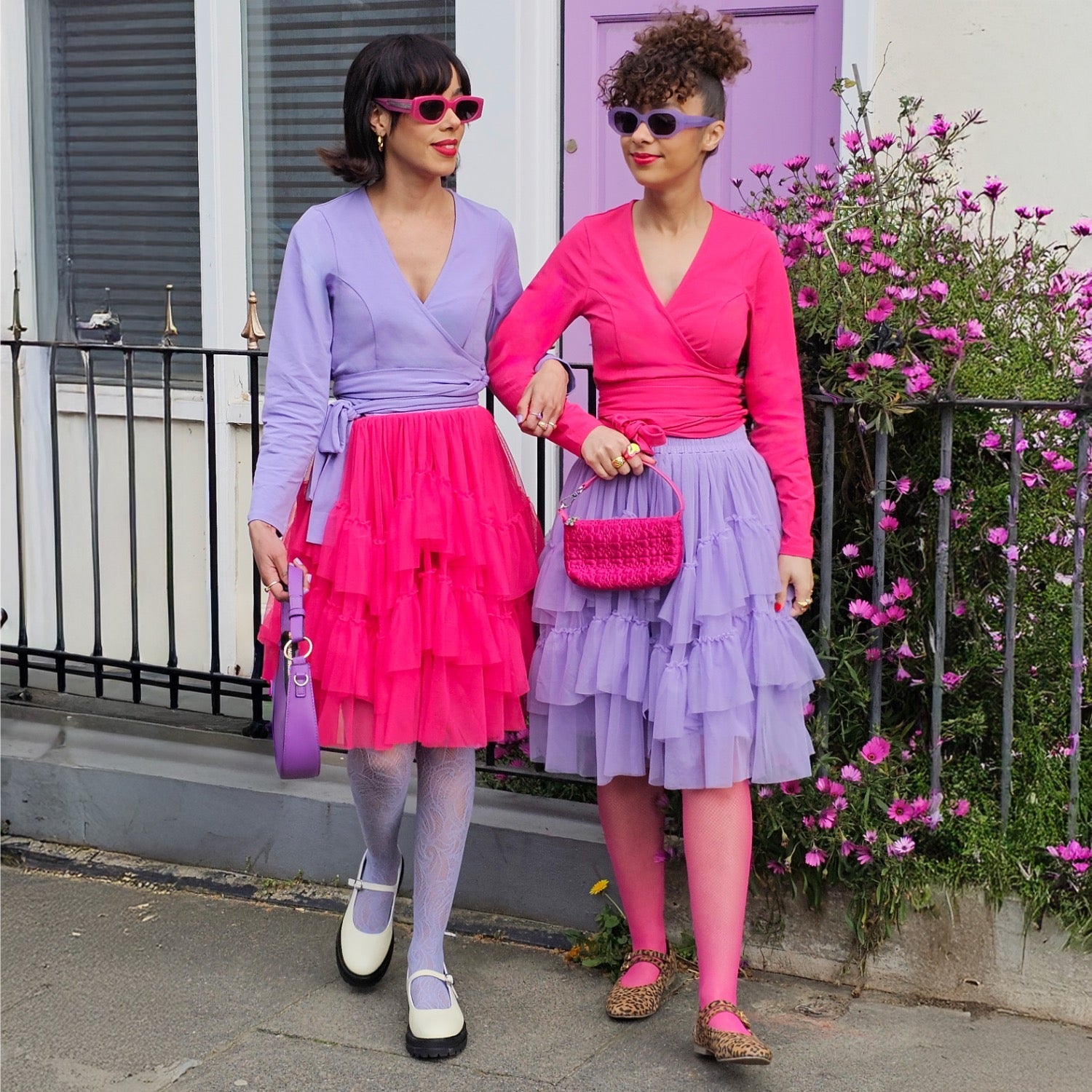 Top i ekologisk bomull med omlottdesign – Granatäpple