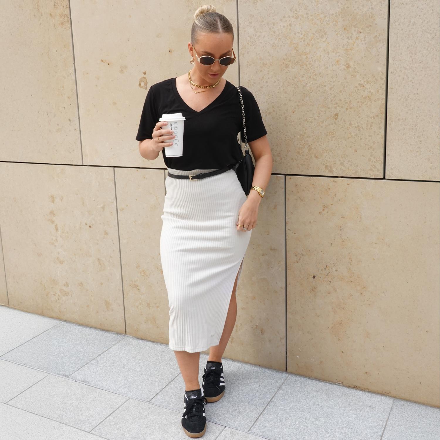 Cooling Wood-Pulp V-Neck Tee - Black