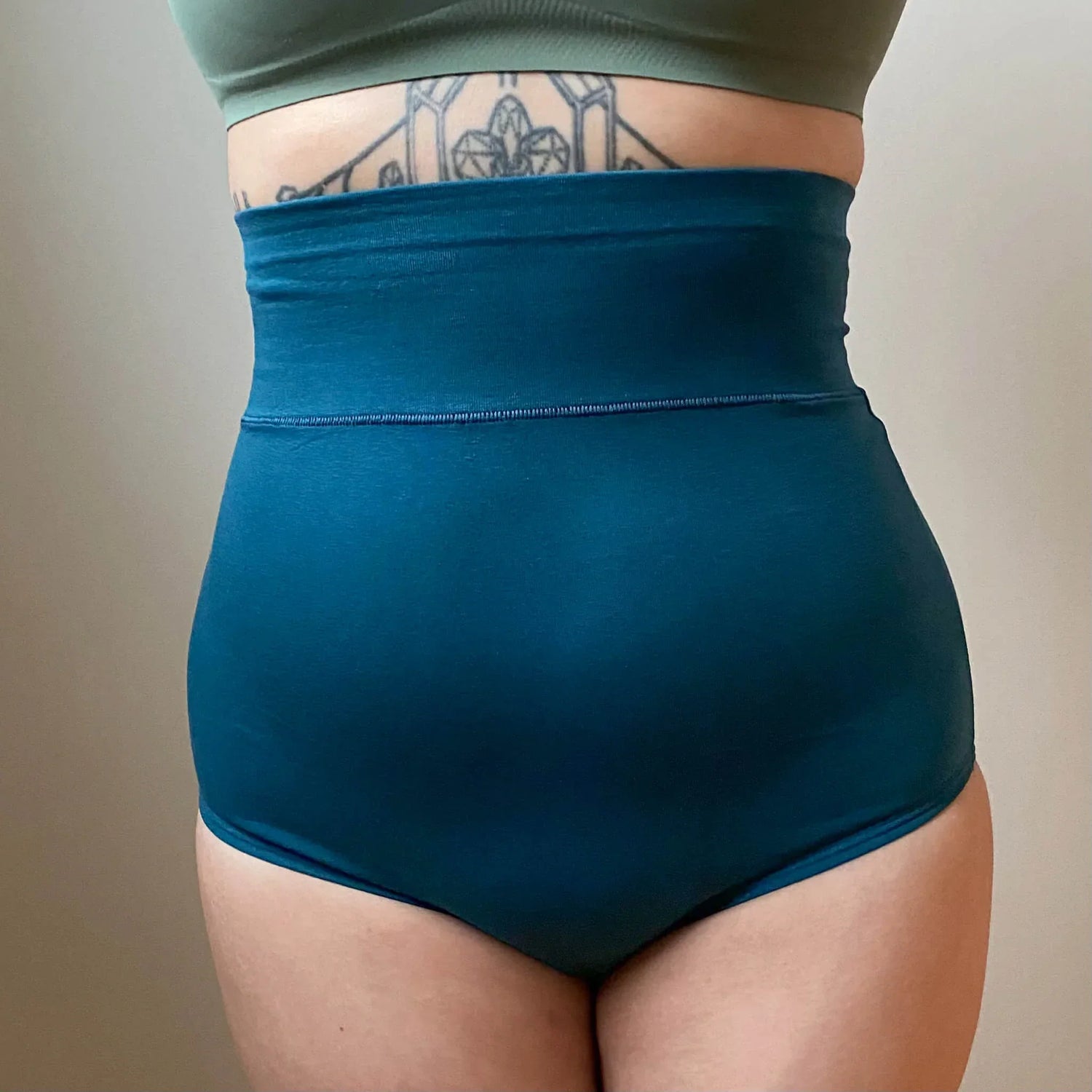 Super højtaljede knickers i økologisk bomuld - Aurora