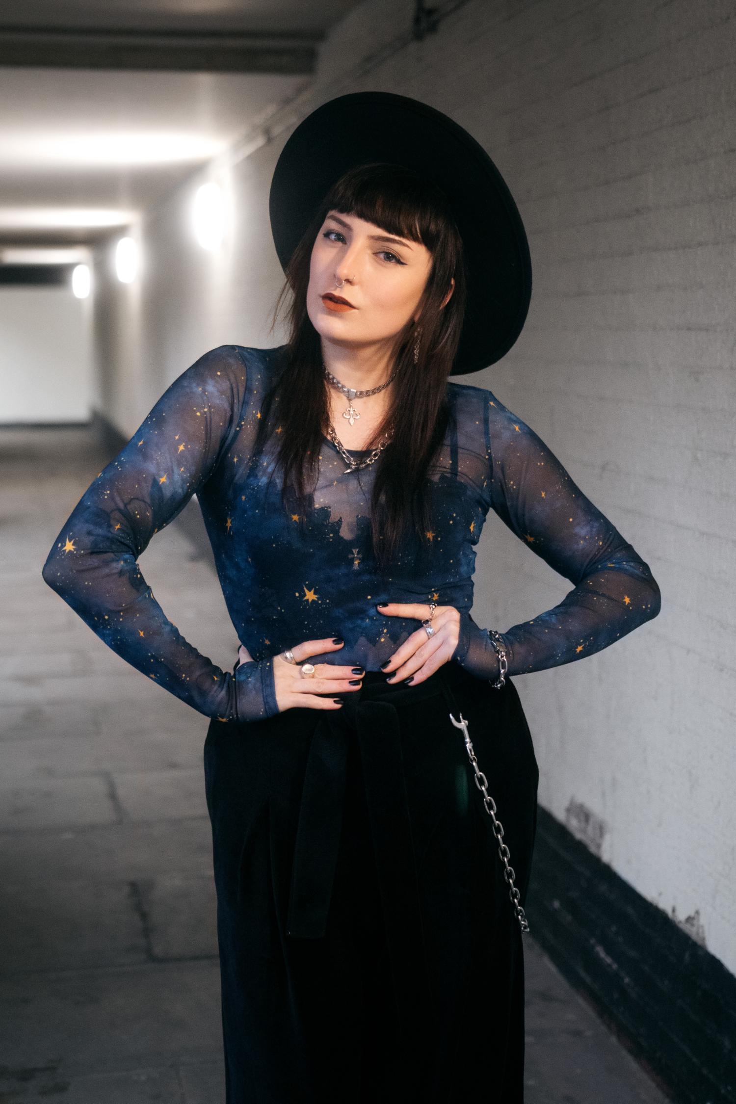 Haut en maille nébuleuse