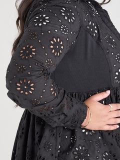 Simran, 5ft 4in / 163cm - Taglia D2