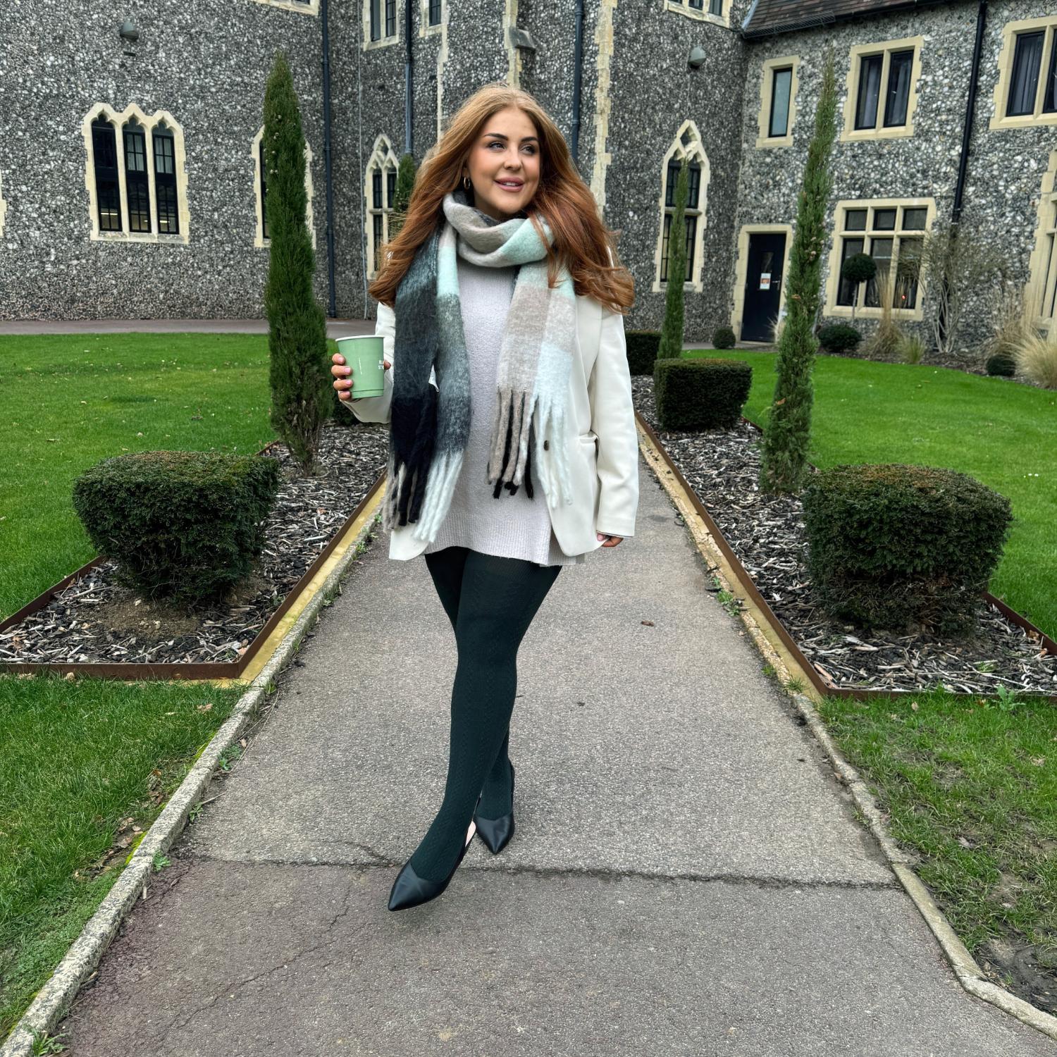 Oma's kabelgebreide wollen panty's V2 - Krokodil