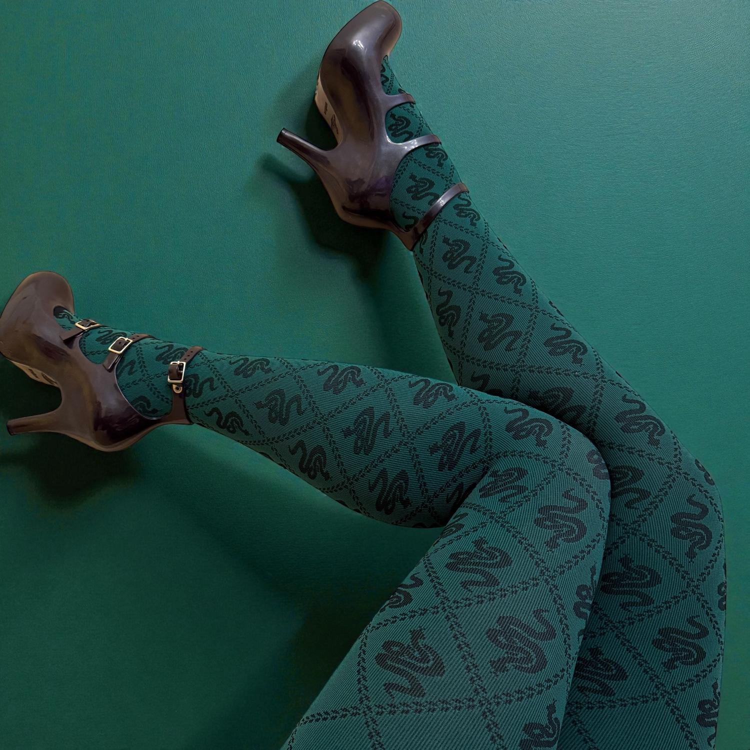 80 Denier Opaque Panty - Corra Snakes - Loofgroen