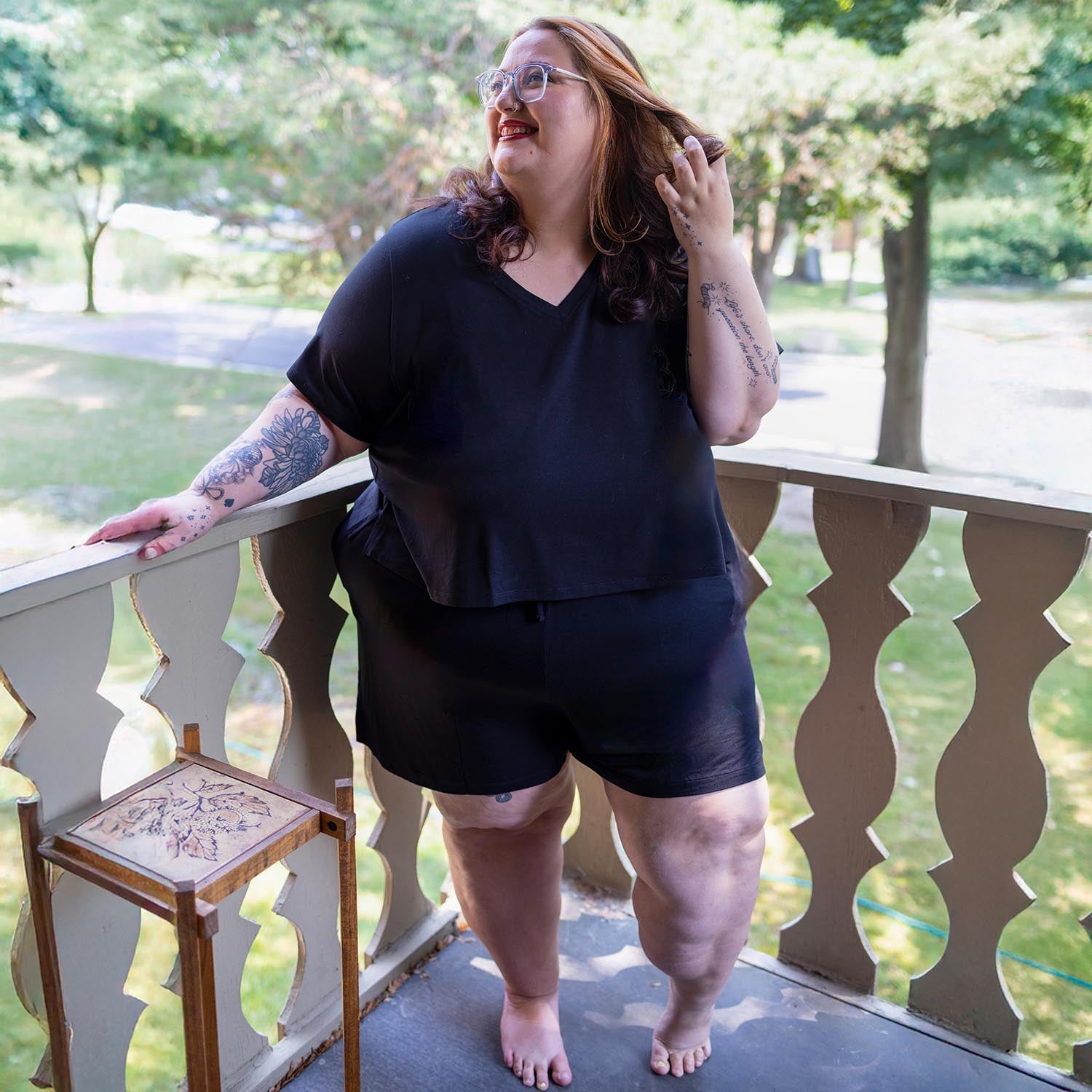 T-shirt com decote em V em viscose - Preto