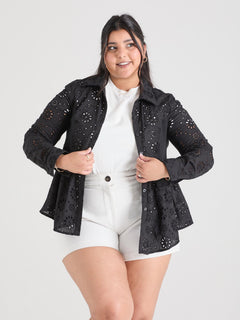 Simran, 5ft 4in / 163cm - Tamanho D2