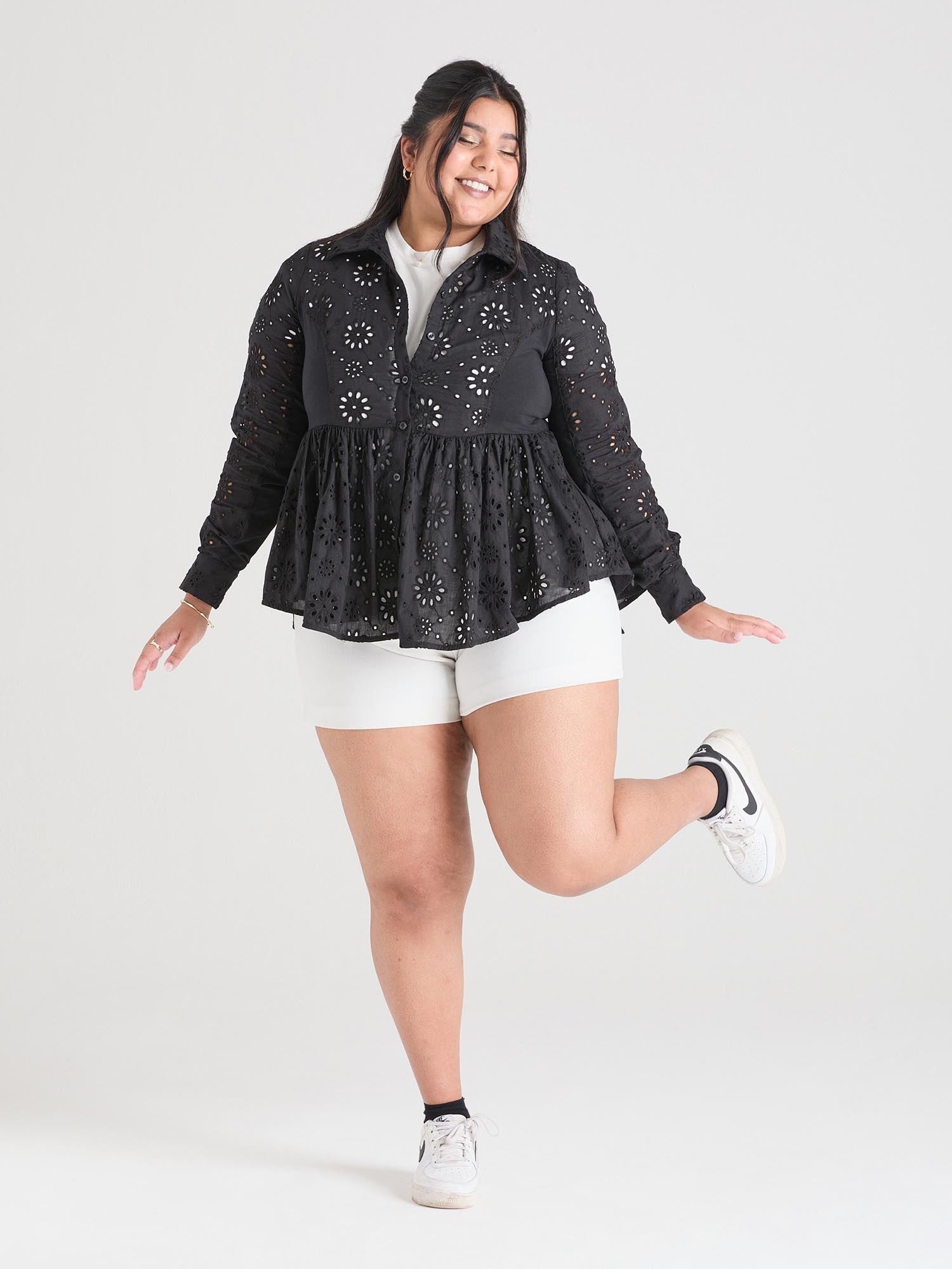 Simran, 5ft 4in / 163cm - Tamanho D2