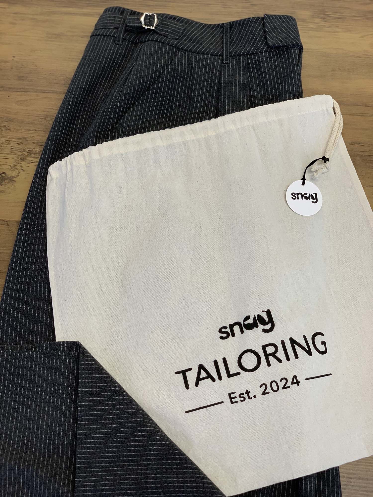Tailored byxor med vida ben och kritstrecksrandig design - Charcoal